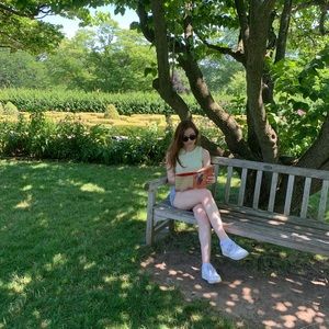 Meet your Posher, Lauren